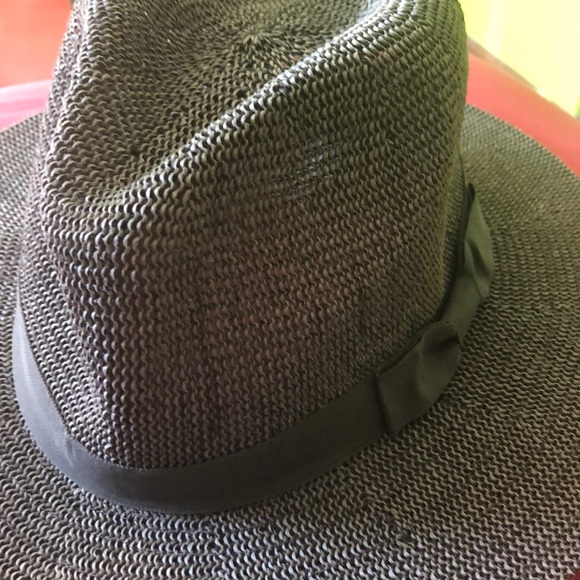Mudd grey hat with a bow on the side. - Picture 2 of 2